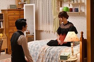 初めて恋をした日に読む話 はじこい 9話深田恭子衣装 花柄ブラウスにジャンスカ 結婚式のドレスも